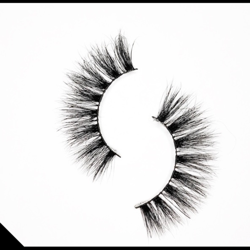 Lashes 😍 - Picture 3 of 3